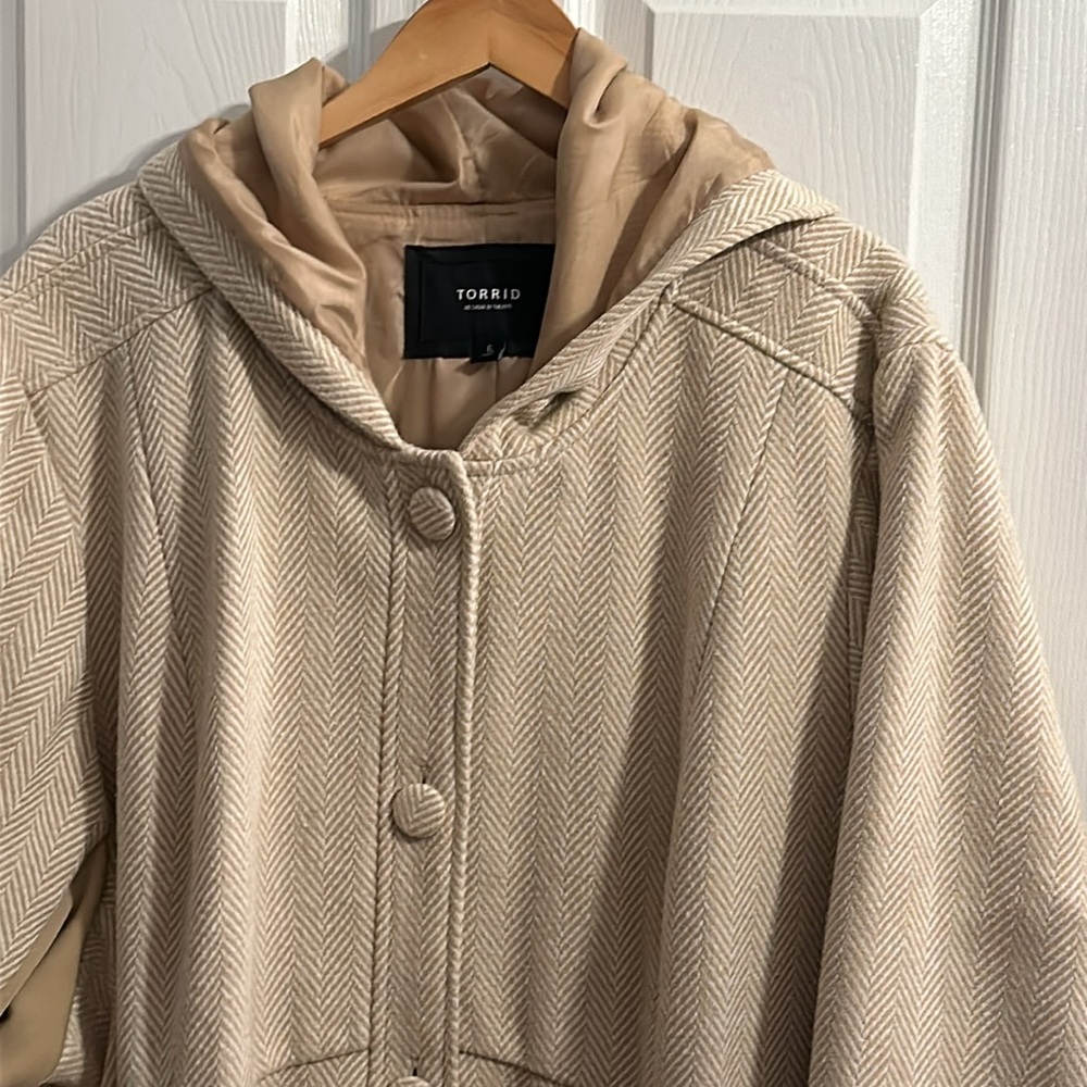 Torrid Women’s Winter Coat with Hood & Front Button Closure, Herringbone. Size 6